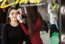 celebrity makeup artist delhi​