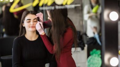 celebrity makeup artist delhi​
